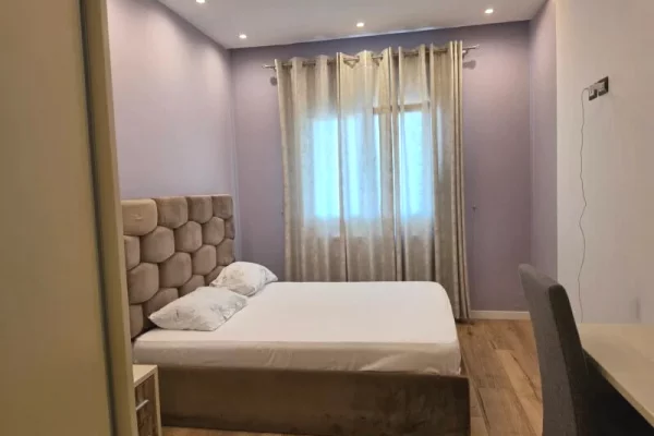 Shtepi ne shitje Apartament ne Tirane, 4+1, Mobilimi E mobiluar, Pagesa 870,000  Euro.