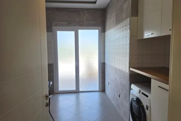 Shtepi ne shitje Apartament ne Tirane, 4+1, Mobilimi E mobiluar, Pagesa 870,000  Euro.