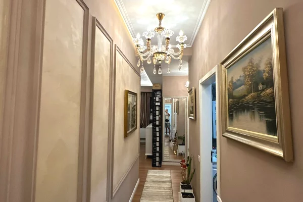 Shtepi ne shitje Apartament ne Tirane, 3+1, Mobilimi E mobiluar, Pagesa 36,300,000  Leke.