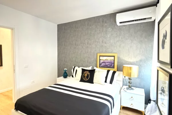 Shtepi ne shitje Apartament ne Tirane, 3+1, Mobilimi E mobiluar, Pagesa 36,300,000  Leke.