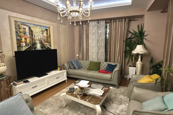Shtepi ne shitje Apartament ne Tirane, 3+1, Mobilimi E mobiluar, Pagesa 36,300,000  Leke.