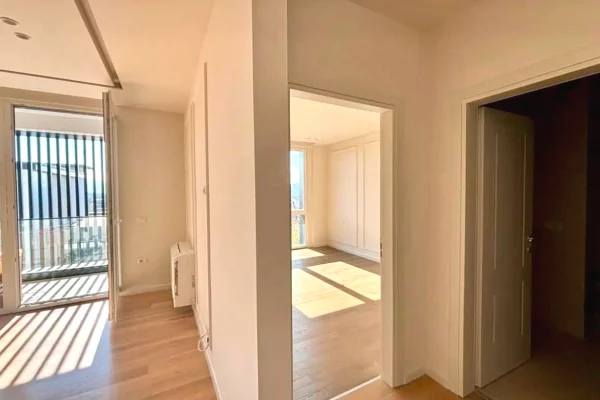 Shtepi ne shitje Apartament ne Tirane, 3+1, Mobilimi Bosh, pa mobiluar, Pagesa 365,000  Euro.