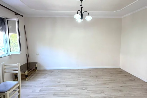 Shtepi ne shitje Apartament ne Tirane, 1+1, Mobilimi Bosh, pa mobiluar, Pagesa 11,500,000  Leke.