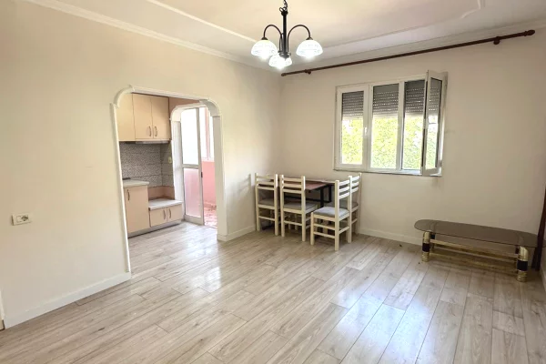 Shtepi ne shitje Apartament ne Tirane, 1+1, Mobilimi Bosh, pa mobiluar, Pagesa 11,500,000  Leke.