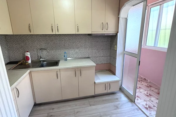 Shtepi ne shitje Apartament ne Tirane, 1+1, Mobilimi Bosh, pa mobiluar, Pagesa 11,500,000  Leke.