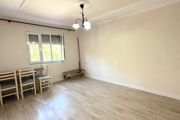 Shtepi ne shitje Apartament ne Tirane, 1+1, Mobilimi Bosh, pa mobiluar, Pagesa 11,500,000  Leke.