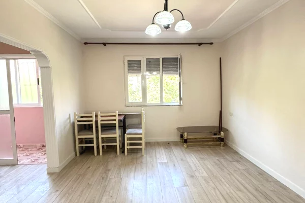 Shtepi ne shitje Apartament ne Tirane, 1+1, Mobilimi Bosh, pa mobiluar, Pagesa 11,500,000  Leke.