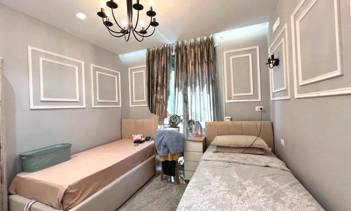 Shtepi ne shitje Apartament ne Tirane, 2+1, Mobilimi Bosh, pa mobiluar, Pagesa 300,000  Euro.