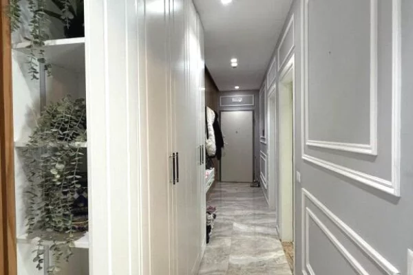 Shtepi ne shitje Apartament ne Tirane, 2+1, Mobilimi Bosh, pa mobiluar, Pagesa 300,000  Euro.
