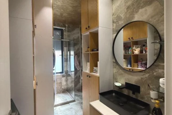 Shtepi ne shitje Apartament ne Tirane, 2+1, Mobilimi Bosh, pa mobiluar, Pagesa 300,000  Euro.