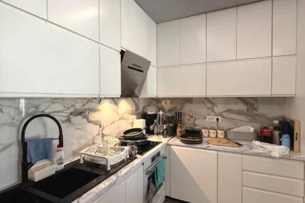 Shtepi ne shitje Apartament ne Tirane, 2+1, Mobilimi Bosh, pa mobiluar, Pagesa 300,000  Euro.