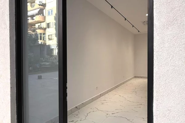 Ambient biznesi ne shitje 1+1 ne Tirane - 180,000,000 Leke