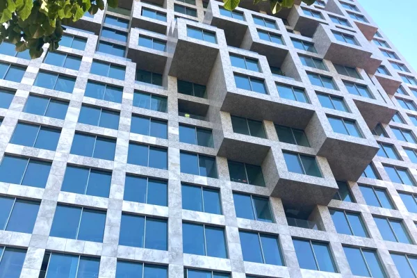 🏢 ZYRE PREMIUM NE SHITJE | DOWNTOWN ONE – TIRANE