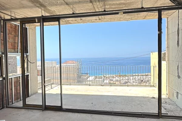 Shtepi ne shitje Vila Luksoze ne Himare, 3+1, Mobilimi Bosh, pa mobiluar, Pagesa 940,000  Euro.
