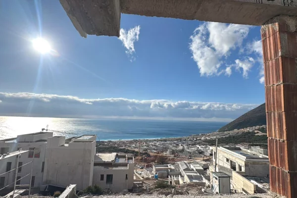 Shtepi ne shitje Vila Luksoze ne Himare, 3+1, Mobilimi Bosh, pa mobiluar, Pagesa 940,000  Euro.