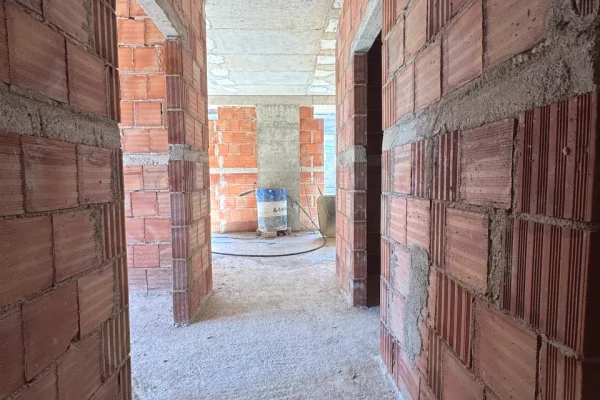 Casa in vendita Appartamento a Tirana, 1+1, Ambiente Vuoto, Pagamento 101,700  Euro.