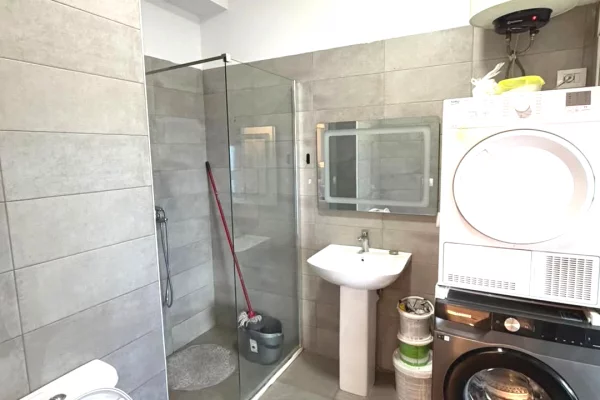 Casa in vendita Appartamento a Tirana, Garsoniere, Ambiente Arredato, Pagamento 790,000  Euro.