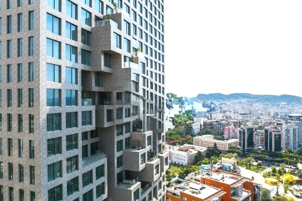 Ambiente Commerciale in Vendita 1+1 a Tirana - 7,820,000 Euro