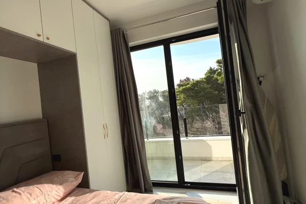Casa in vendita Appartamento a Alessio, 1+1, Ambiente Vuoto, Pagamento 1,420,000  Euro.