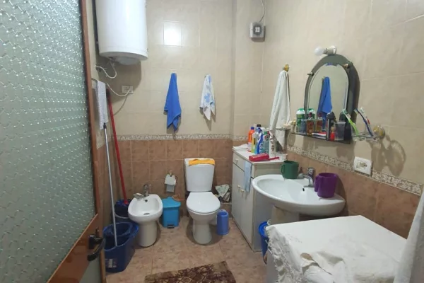 Casa in vendita Appartamento a Tirana, 2+1, Ambiente Vuoto, Pagamento 1,852,400  Euro.