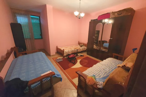 Casa in vendita Appartamento a Tirana, 2+1, Ambiente Vuoto, Pagamento 1,852,400  Euro.