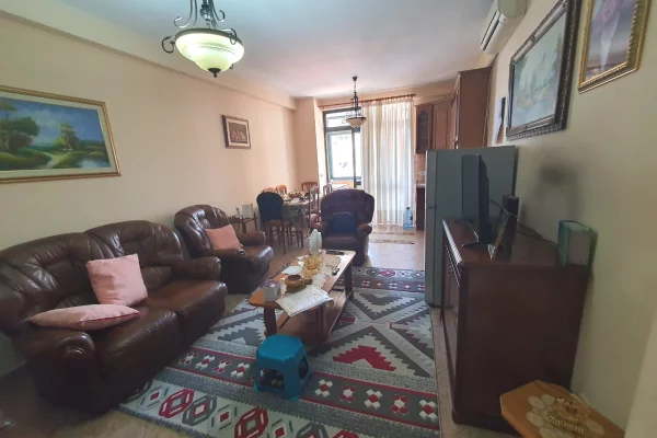 Casa in vendita Appartamento a Tirana, 2+1, Ambiente Vuoto, Pagamento 1,852,400  Euro.