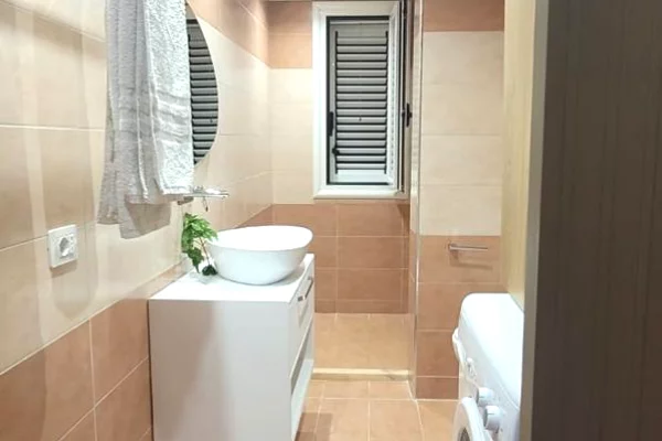 Casa in vendita Appartamento a Valona, 1+1, Ambiente Arredato, Pagamento 1,000,000  Euro.