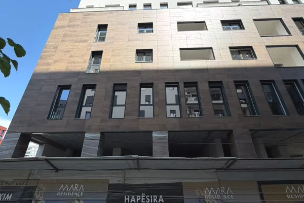 Casa in vendita Appartamento a Tirana, 2+1, Ambiente Vuoto, Pagamento 2,098,000  Euro.