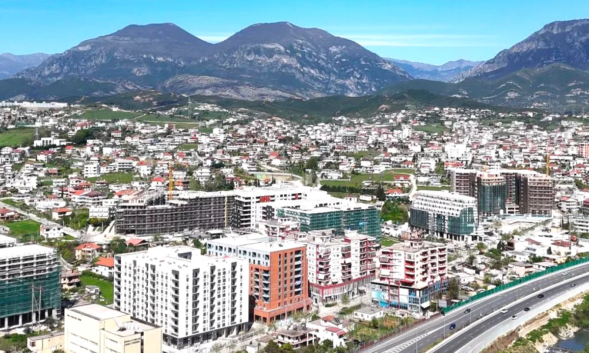 Shtepi ne shitje Apartament ne Tirane, 2+1, Mobilimi Bosh, pa mobiluar, Pagesa 1,100,000  Euro.