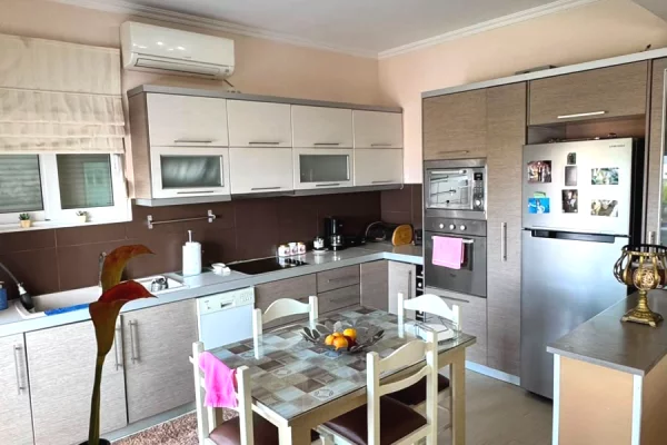 Shtepi ne shitje Apartament ne Sarande, 2+1, Mobilimi E mobiluar, Pagesa 175,000,000  Leke.