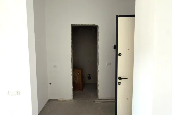 Shtepi ne shitje Apartament ne Tirane, 1+1, Mobilimi Bosh, pa mobiluar, Pagesa 13,000,000  Leke.
