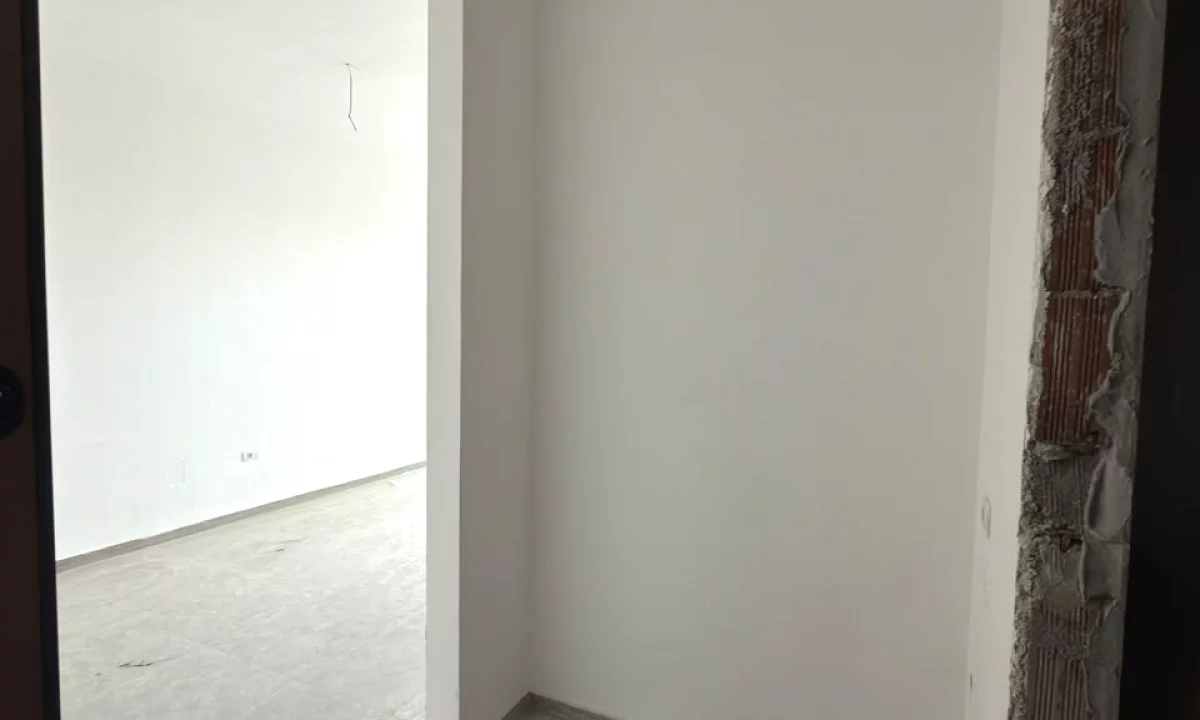 Shtepi ne shitje Apartament ne Tirane, 1+1, Mobilimi Bosh, pa mobiluar, Pagesa 13,000,000  Leke.