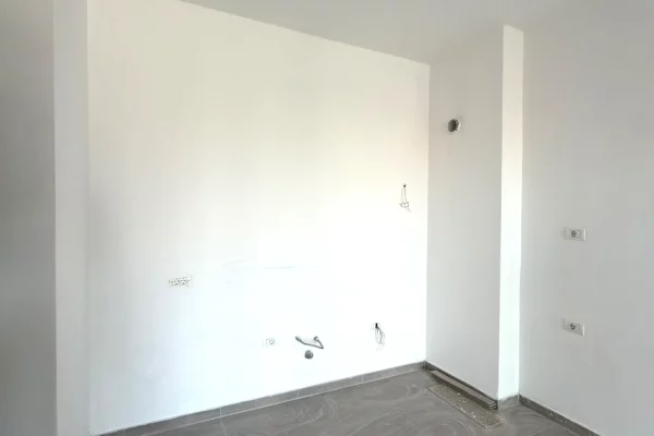 Shtepi ne shitje Apartament ne Tirane, 1+1, Mobilimi Bosh, pa mobiluar, Pagesa 13,000,000  Leke.