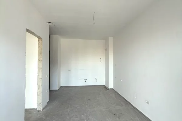 Shtepi ne shitje Apartament ne Tirane, 1+1, Mobilimi Bosh, pa mobiluar, Pagesa 13,000,000  Leke.