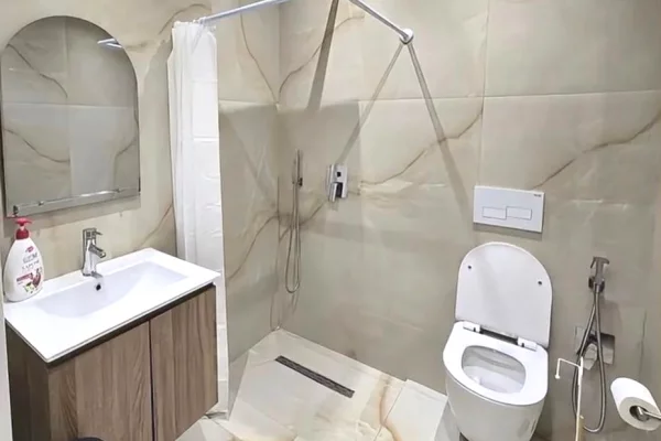 Shtepi ne shitje Apartament ne Tirane, 2+1, Mobilimi E mobiluar, Pagesa 197,000,000  Leke.