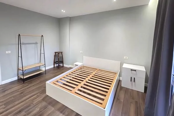 Shtepi ne shitje Apartament ne Tirane, 2+1, Mobilimi E mobiluar, Pagesa 197,000,000  Leke.