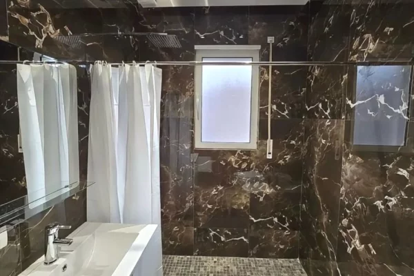 Shtepi ne shitje Apartament ne Tirane, 2+1, Mobilimi E mobiluar, Pagesa 197,000,000  Leke.