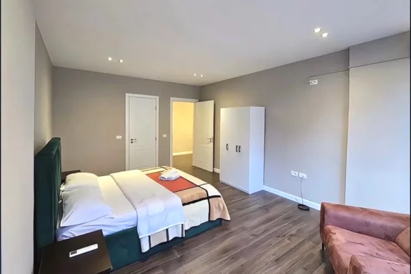 Shtepi ne shitje Apartament ne Tirane, 2+1, Mobilimi E mobiluar, Pagesa 197,000,000  Leke.