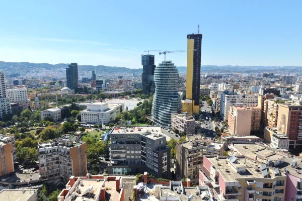 Shtepi ne shitje Apartament ne Tirane, 4+1, Mobilimi Bosh, pa mobiluar, Pagesa 8,200,000  Euro.