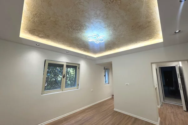 Shtepi ne shitje Apartament ne Tirane, Garsoniere, Mobilimi Bosh, pa mobiluar, Pagesa 1,100,000  Euro.