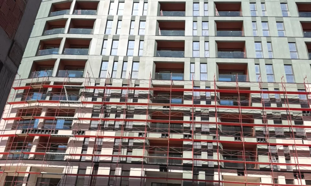 Shtepi ne shitje Apartament ne Tirane, 3+1, Mobilimi Bosh, pa mobiluar, Pagesa 2,732,000  Euro.