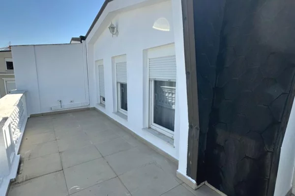 Shtepi me qera Apartament ne Tirane, 4+1, Mobilimi E mobiluar, Pagesa 220,000  Leke.