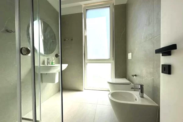 Shtepi me qera Apartament ne Tirane, 3+1, Mobilimi E mobiluar, Pagesa 19,000  Leke.