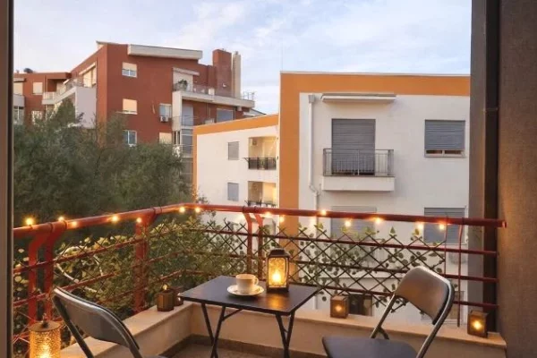 Shtepi ne shitje Apartament ne Tirane, 2+1, Mobilimi E mobiluar, Pagesa 196,000  Euro.