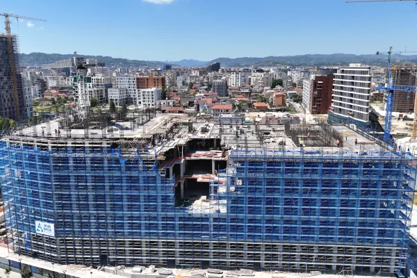 Shtepi ne shitje Apartament ne Tirane, 2+1, Mobilimi Bosh, pa mobiluar, Pagesa 352,710  Euro.