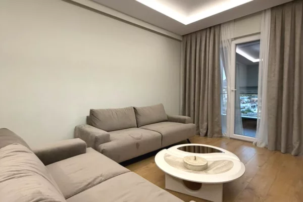 Shtepi ne shitje Apartament ne Tirane, 2+1, Mobilimi E mobiluar, Pagesa 320,000  Euro.