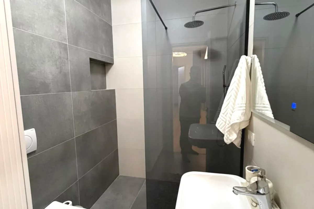Shtepi ne shitje Apartament ne Tirane, 2+1, Mobilimi E mobiluar, Pagesa 320,000  Euro.