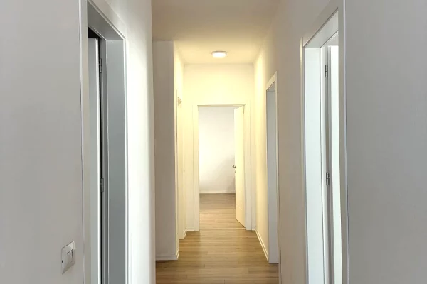 Shtepi ne shitje Apartament ne Tirane, 3+1, Mobilimi Bosh, pa mobiluar, Pagesa 370,000  Euro.