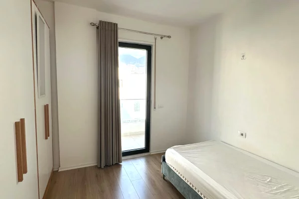 Shtepi ne shitje Apartament ne Tirane, 3+1, Mobilimi Bosh, pa mobiluar, Pagesa 370,000  Euro.