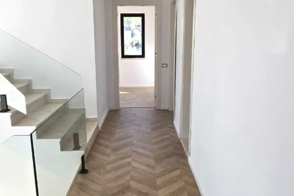 Shtepi ne shitje Vila Luksoze ne Tirane, 5+1, Mobilimi Bosh, pa mobiluar, Pagesa 1,000,000  Euro.
